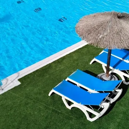 Familiar Con Gran Terraza Y Vistas Al Mar