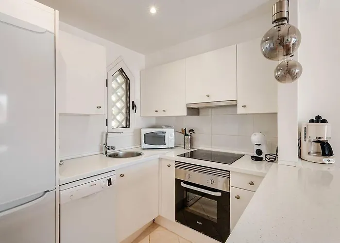 Familiar Con Gran Terraza Y Vistas Al Mar *