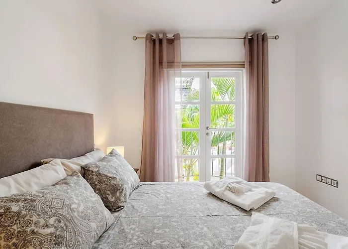 Familiar Con Gran Terraza Y Vistas Al Mar